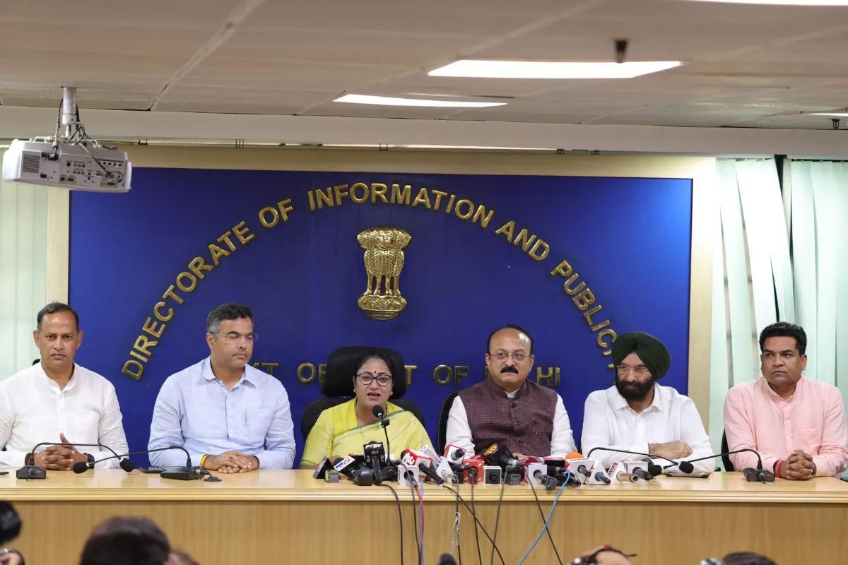 CM रेखा गुप्ता के निर्देश पर दिल्ली में कांवड़ियों के लिए किए 3 बदलाव, सिंगल विंडो सिस्टम, एक जगह से मिलेंगी सारी अनुमतियां
