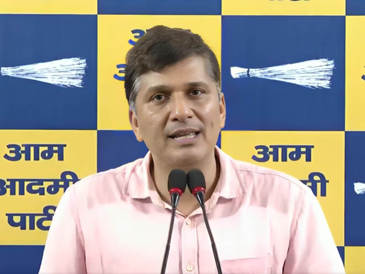 AAP नेता सौरभ भारद्वाज ने दिल्ली सरकार पर हमला करते हुए कहा- दिल्ली में BJP फिर से इंस्पेक्टर राज वापस लाना चाहती है…