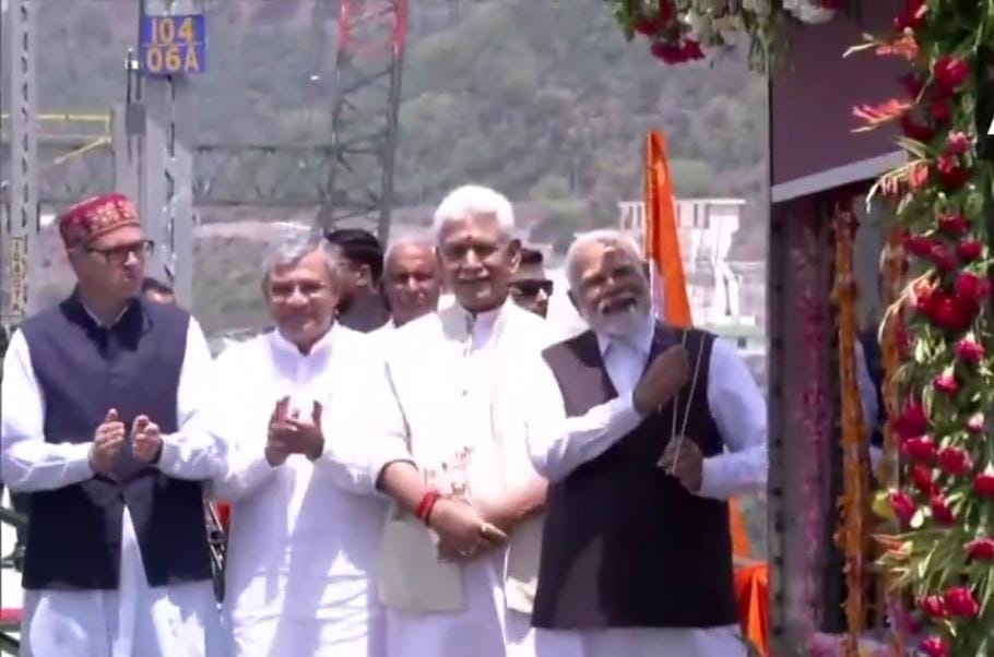 Chenab Bridge Inauguration Live: पीएम मोदी ने चिनाब रेलवे ब्रिज का किया उद्घाटन, वंदे भारत एक्सप्रेस को दिखाई हरी झंडी
