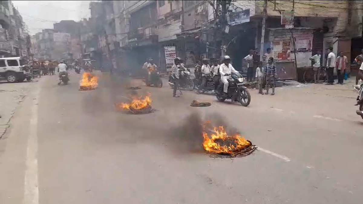 Danapur Jail Dies : बिहार में आरोपित कैदी की मौत, आक्रोशित ग्रामीणों ने सड़क जाम कर किया प्रदर्शन
