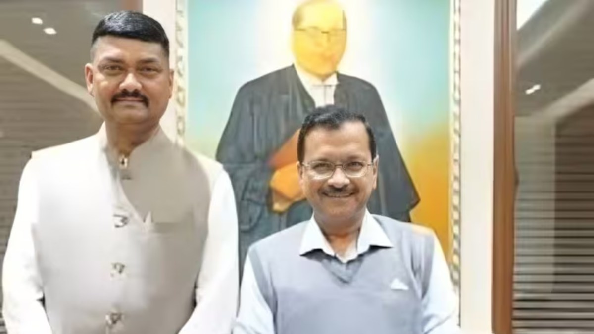 गुजरात उपचुनाव में जीत से गदगद AAP को दूसरे दिन ही लगा झटका, MLA उमेश मकवाना ने पार्टी के सभी पदों से दिया इस्तीफा