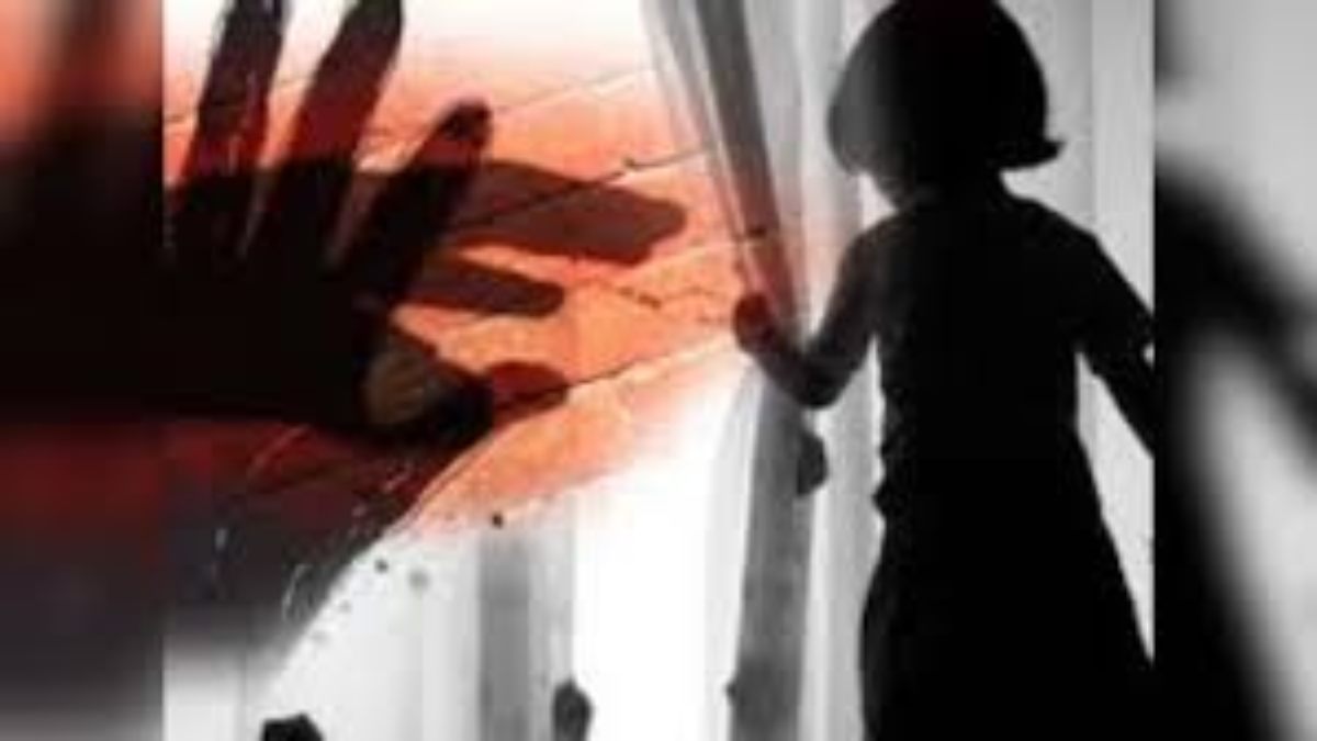 शर्मनाक: पांच रुपए का लालच देकर 6 साल की मासूम से दुष्कर्म, इधर मेडिकल लिए बच्ची को गोद में लेकर अस्पताल में भटकता रहा पिता  