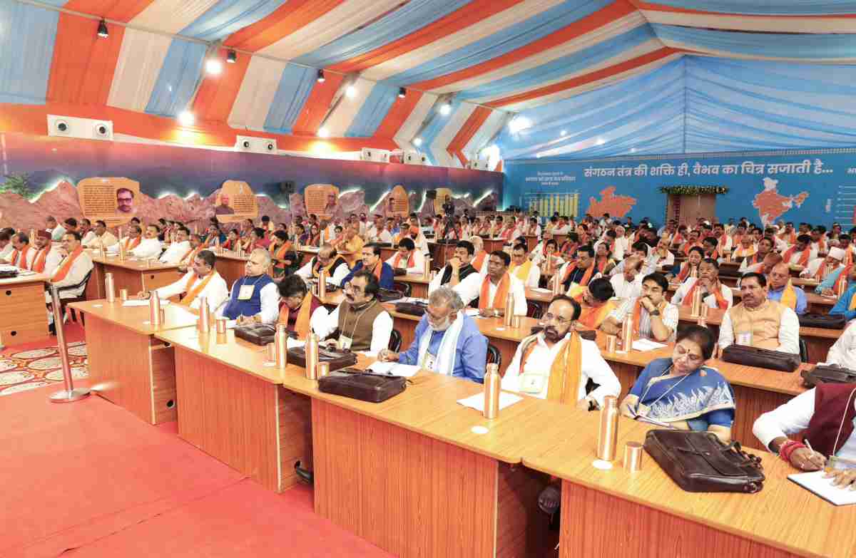 BJP प्रशिक्षण वर्ग का दूसरा दिन: केंद्रीय मंत्री ने सिखाया मोबाइल मैनेजमेंट, राष्ट्रीय महासचिव ने MLA को सोशल मीडिया पर एक्टिव रहने कहा