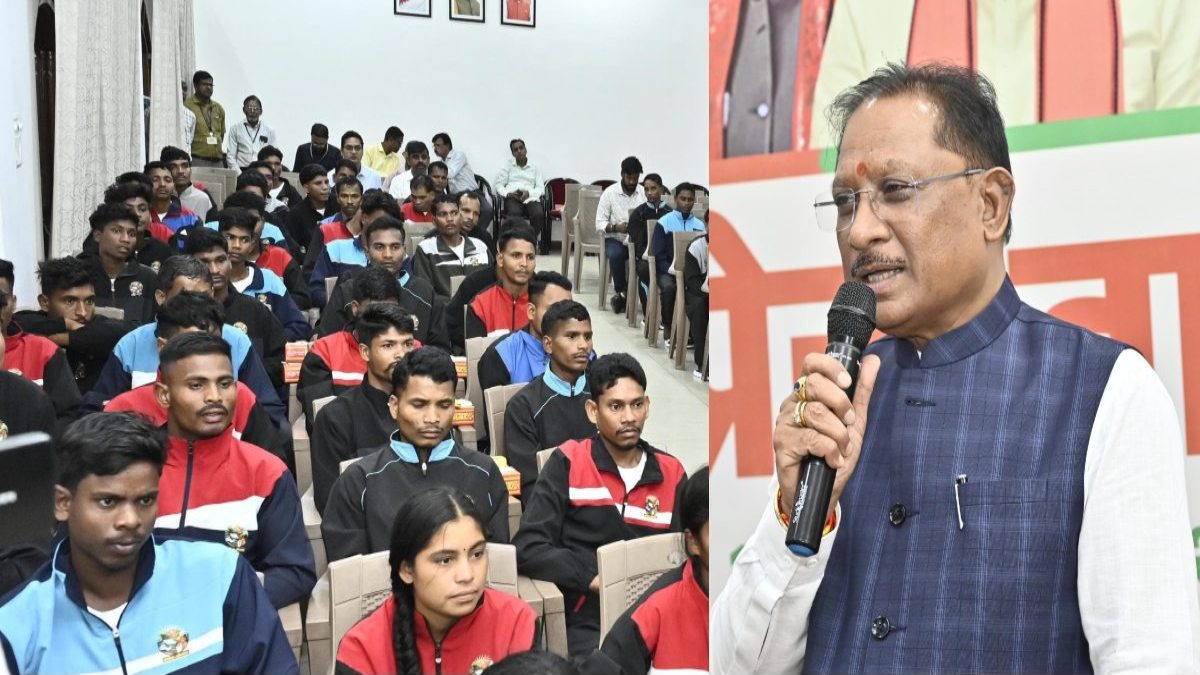 बीजापुर के सुदूर गांवों से युवा पहली बार पहुंचे राजधानी, मुख्यमंत्री से मुलाकात कर रखी अपनी बात, सीएम साय ने कहा- शांति और विकास राह पर बढ़ रहा है बस्तर