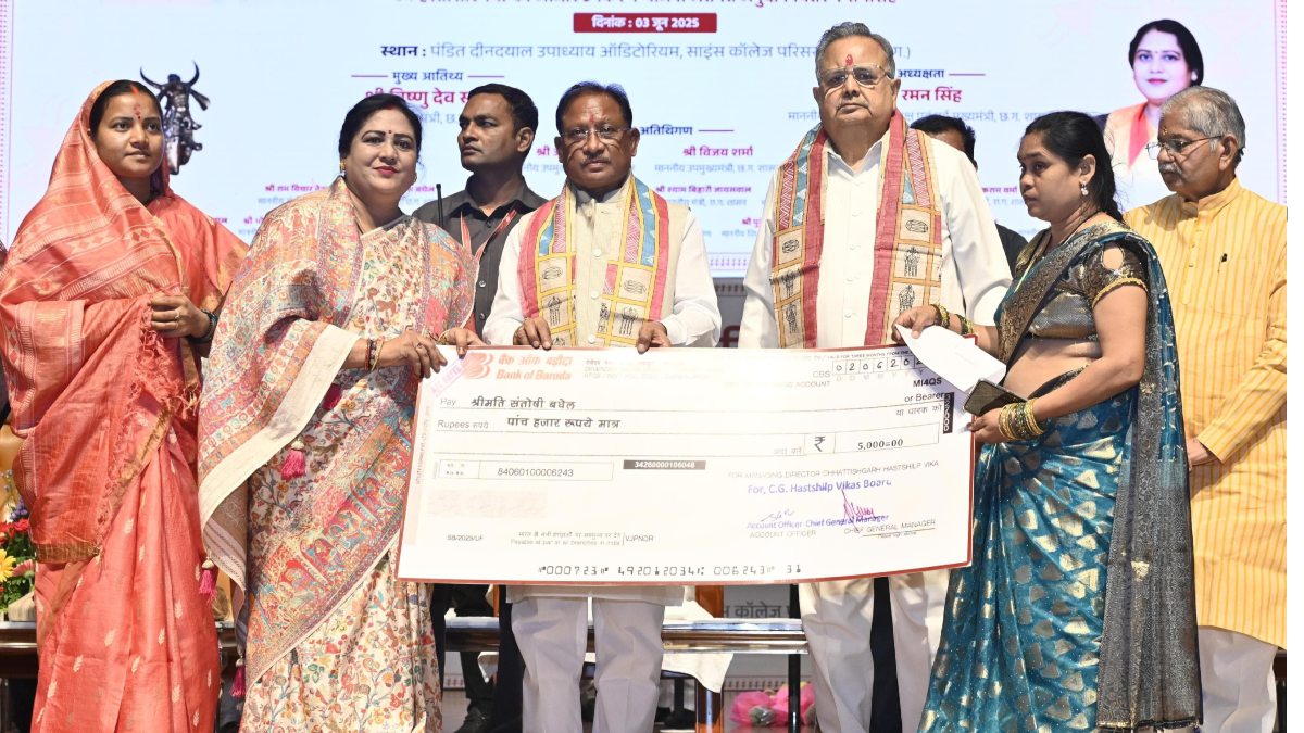 हस्तशिल्प विकास बोर्ड की नवनियुक्त अध्यक्ष शालिनी राजपूत ने पदभार किया ग्रहण, CM साय बोले- छत्तीसगढ़ में हस्तशिल्प विकास की अपार संभावना