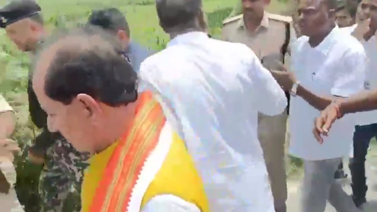 ‘बेटा कसम खाओ तो…’, मुजफ्फरपुर रेप पीड़िता के घर पहुंचे थे डिप्टी CM, मंत्री केदार गुप्ता ने परिजनों दिया धक्का, तेजस्वी ने शेयर किया Video