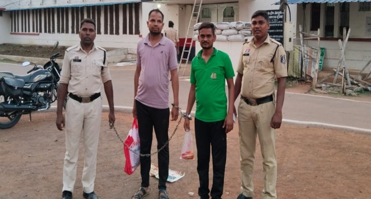 CG Fraud News : फर्जी बैंक अधिकारी बनकर पहुंचा गांव, पीएम आवास का लोन दिलाने के नाम पर की ठगी, 2 आरोपी गिरफ्तार