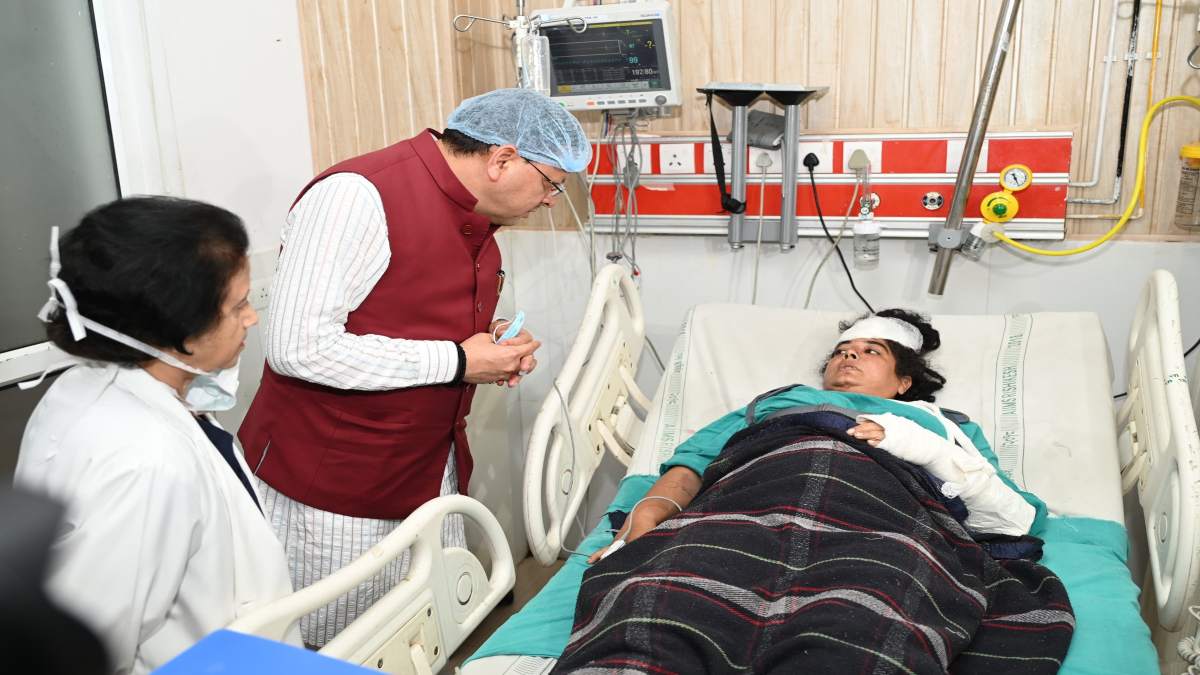 Rishikesh News: CM Dhami पहुंचे एम्स, रुद्रप्रयाग बस हादसे में घायल यात्रियों का जाना हाल