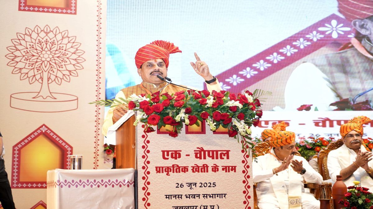 जबलपुर में लगी किसानों की चौपाल: CM डॉ मोहन और गुजरात के राज्यपाल हुए शामिल, मुख्यमंत्री बोले- ‘प्राकृतिक खेती’ के लिए बनाई जाएगी प्रोत्साहन योजना 