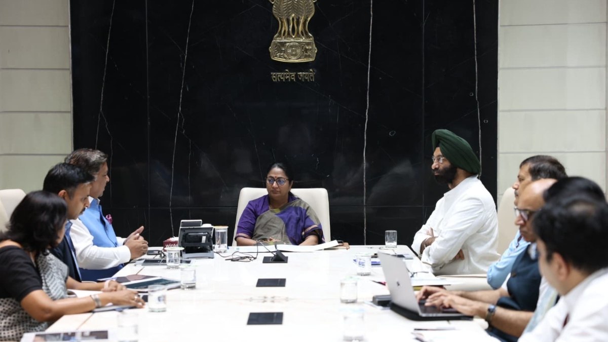 दिल्ली में व्यापार करना होगा आसानः सीएम रेखा गुप्ता ने ली बैठक, दिए सर्किल रेट समीक्षा के निर्देश