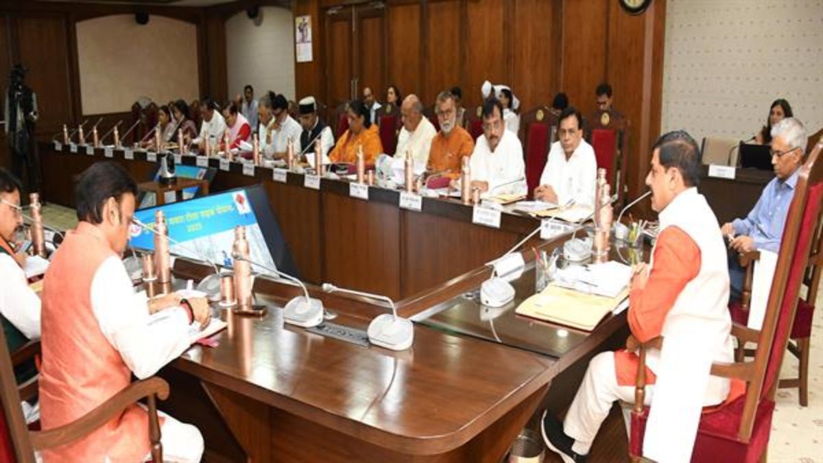 MP में विकास की नई उड़ान: मुख्यमंत्री मजरा-टोला सड़क योजना को मिली मंजूरी, 21,630 करोड़ से जुड़ेगी 20 हजार से अधिक बसाहटें