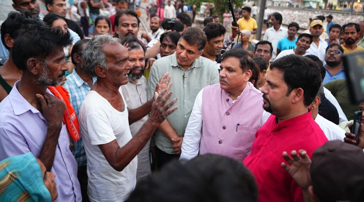 ‘पीएम मोदी बिहार में वोट मांग रहे… इधर बिहारियों के घरों पर चलवा रहे बुलडोजर,’ दिल्ली में झुग्गी तोड़े जाने पर AAP ने प्रधानमंत्री पर कसा तंज