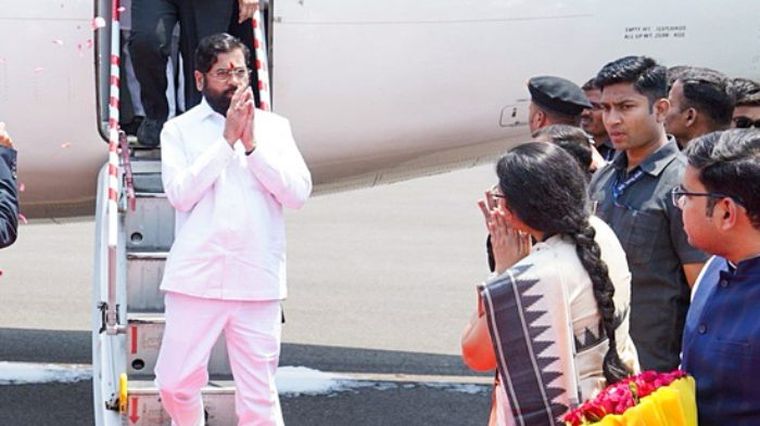 एकनाथ शिंदे के पायलट ने उड़ान भरने से किया इनकार : 45 मिनट तक मनाते रहे अधिकारी और मंत्री, लेकिन इस हाई वोल्टेज ड्रामे के बीच बच गई एक जिंदगी