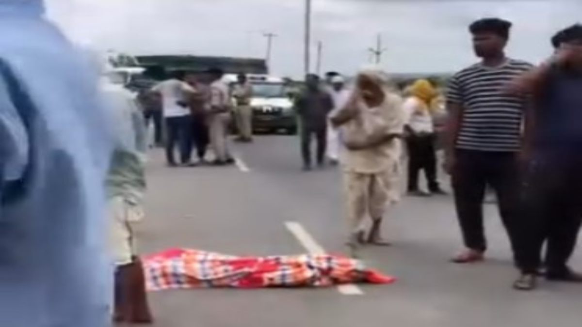 साइकिल चलाना सीख रहे मासूम को डंपर ने रौंदा: बच्चे की मौके पर मौत, आक्रोशित परिजनों शव रखकर हाइवे किया जाम  