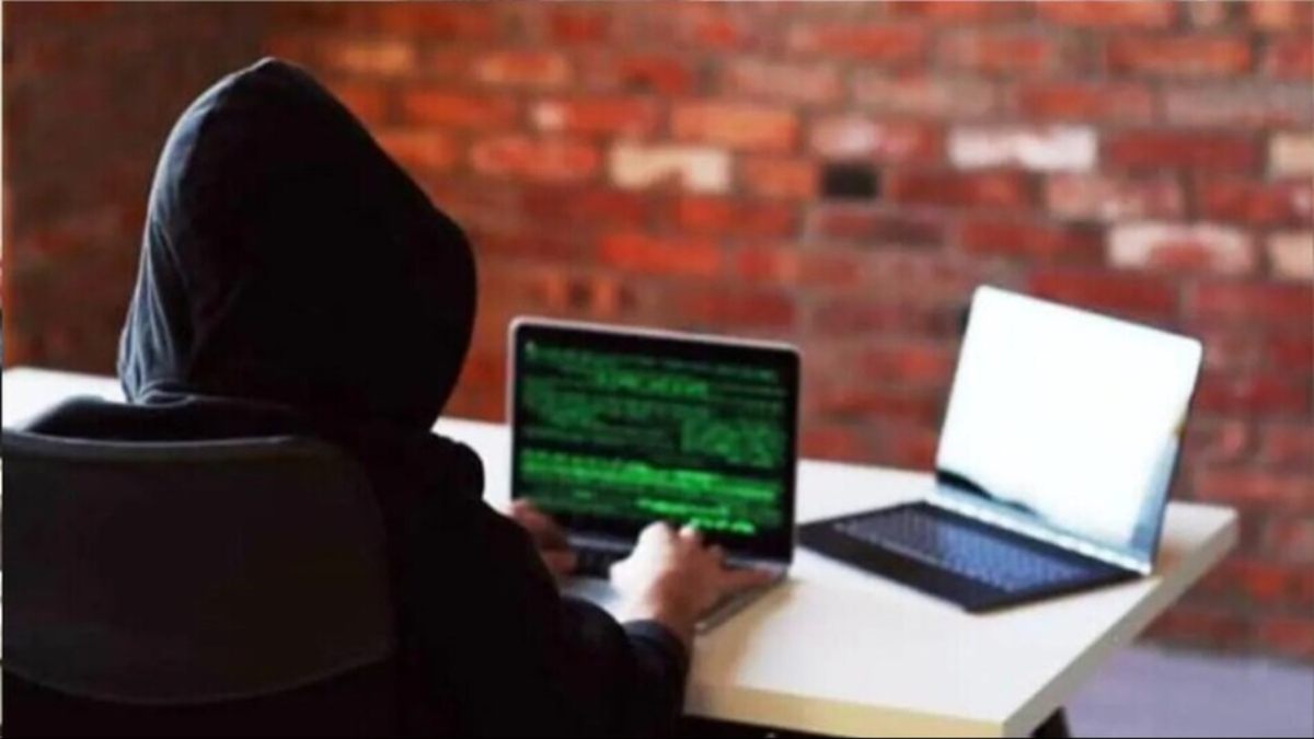 शेयर ट्रेडिंग के नाम पर 28 लाख की ठगी: 25 हजार में बेचे खाते, 8 करोड़ का लेनदेन, क्राइम ब्रांच ने दो आरोपियों को दबोचा, मास्टरमाइंड फरार