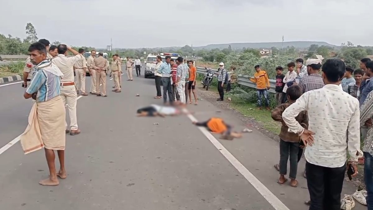 सड़क हादसे दो युवकों की मौत: अज्ञात वाहन ने बाइक को मारी टक्कर, मौके पर दोनों ने तोड़ा दम 
