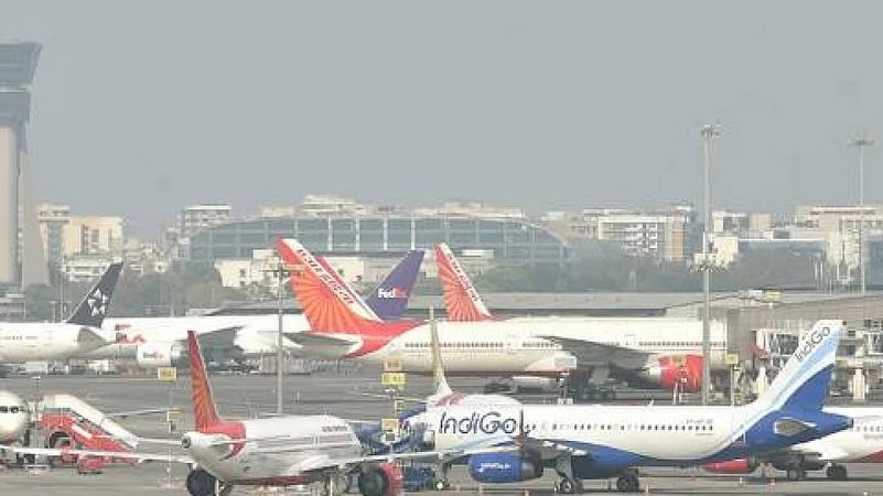 टूटी बैगेज ट्रॉली, घिसे टायर, रनवे की लाइन मार्किंग धुंधली… DGCA की जांच में मुंबई-दिल्ली जैसे एयरपोर्ट्स और कई एयरलाइंस की खुली पोल