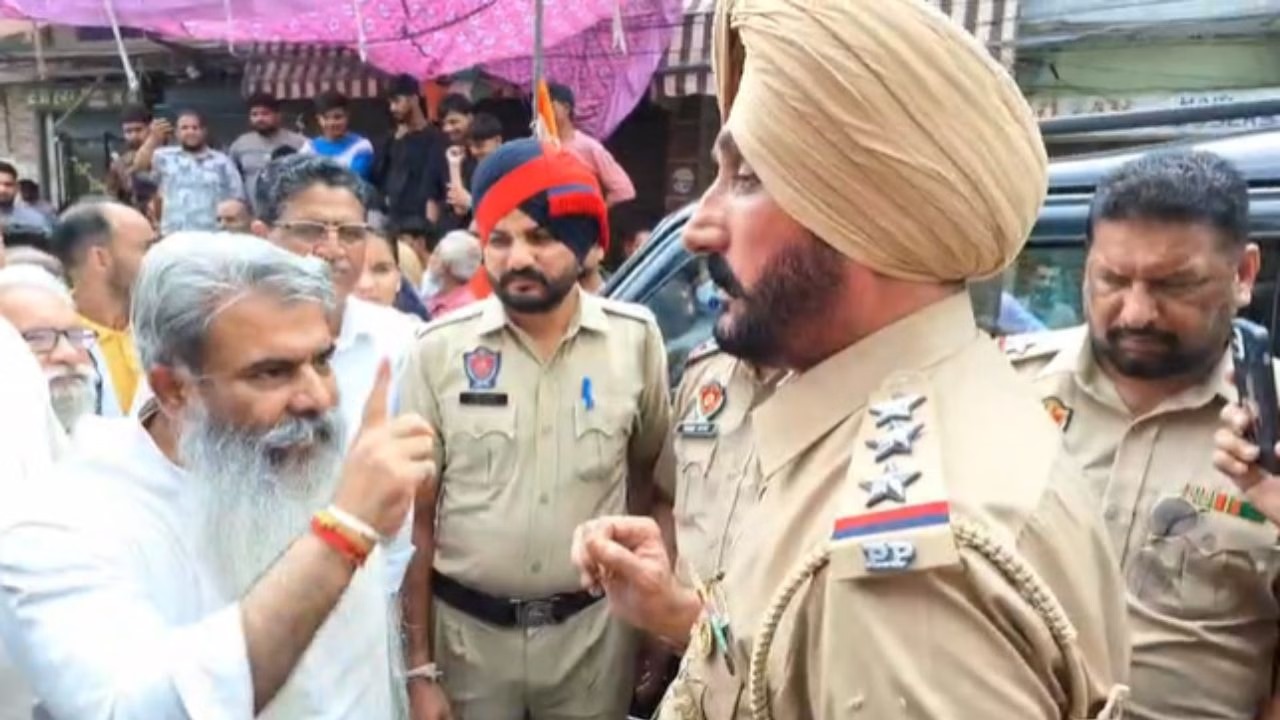 लुधियाना पश्चिमी उपचुनाव से पहले हंगामा : कांग्रेस प्रत्याशी भारत भूषण आशू और पुलिस में तीखी झड़प