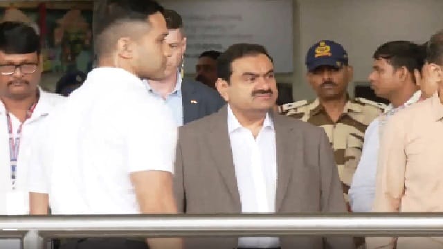 पुरी रथ यात्रा में अदानी ग्रुप ने परोसा फ्री में भोजन