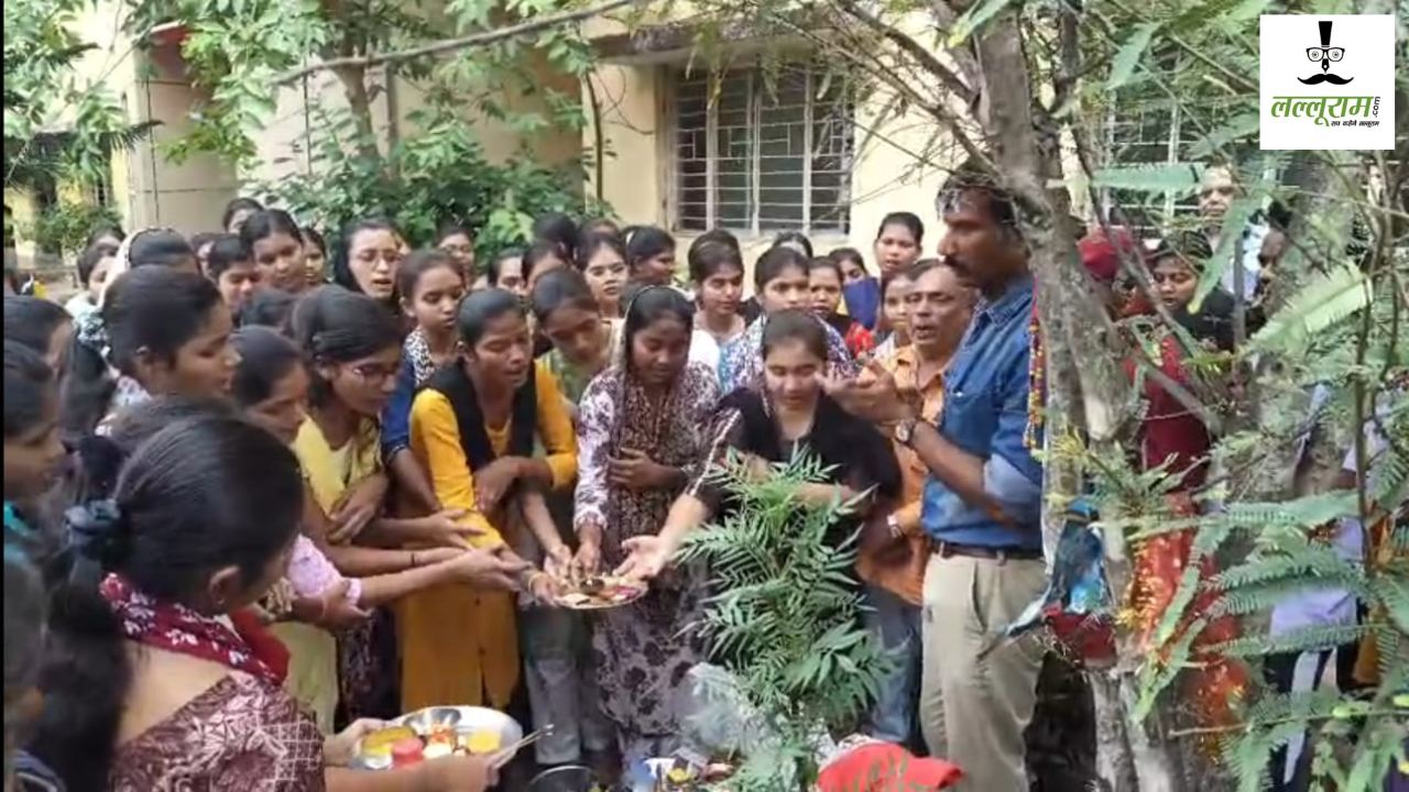 CG News : नर्सिंग कॉलेज में शिव मंदिर हटाने पर विवाद, छात्राओं की भूख हड़ताल के बाद प्राचार्या को वापस लेना पड़ा निर्णय