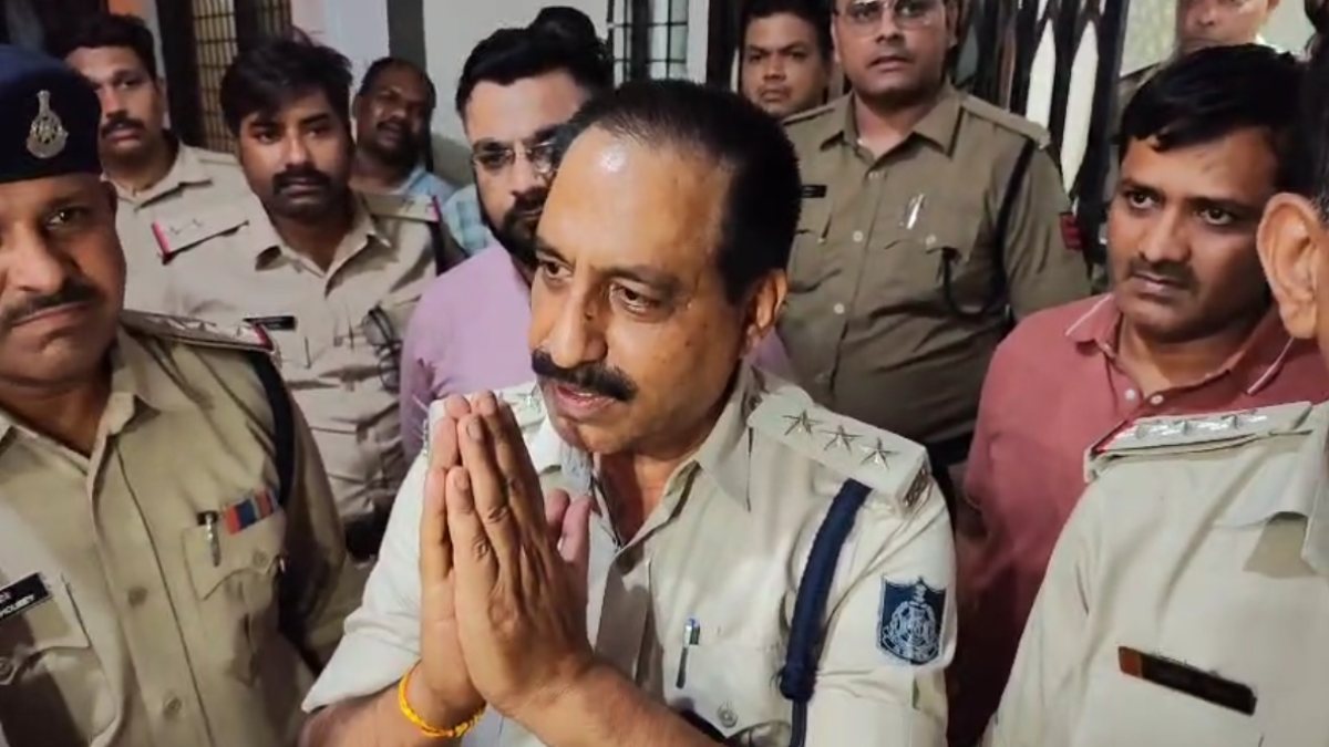पहले बदसलूकी फिर माफी: CM डॉ मोहन के एक्शन के बाद नर्म पड़ी पुलिस, अधिकारियों ने पत्रकारों से हाथ जोड़कर मांगी माफी, कटनी महिला थाने में कवरेज के दौरान किया था दुर्व्यवहार