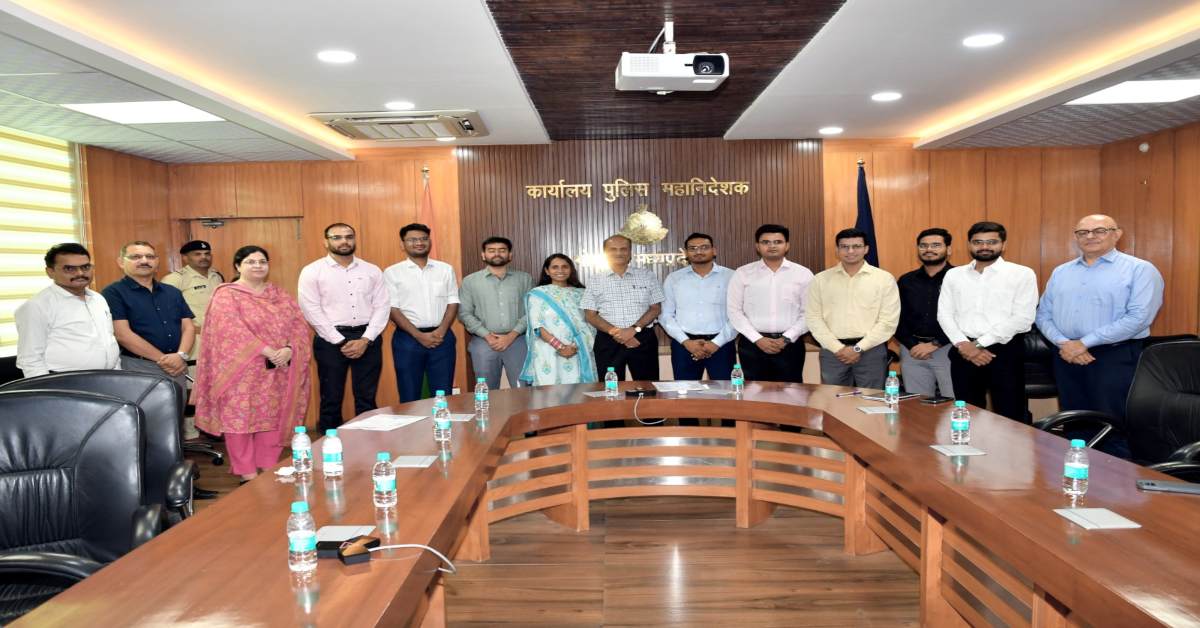 ट्रेनी IAS अफसरों ने DGP से की मुलाकात: कैलाश मकवाना ने शेयर किए अपने अनुभव, प्रशासनिक गुण विकसित करने के दिए टिप्स