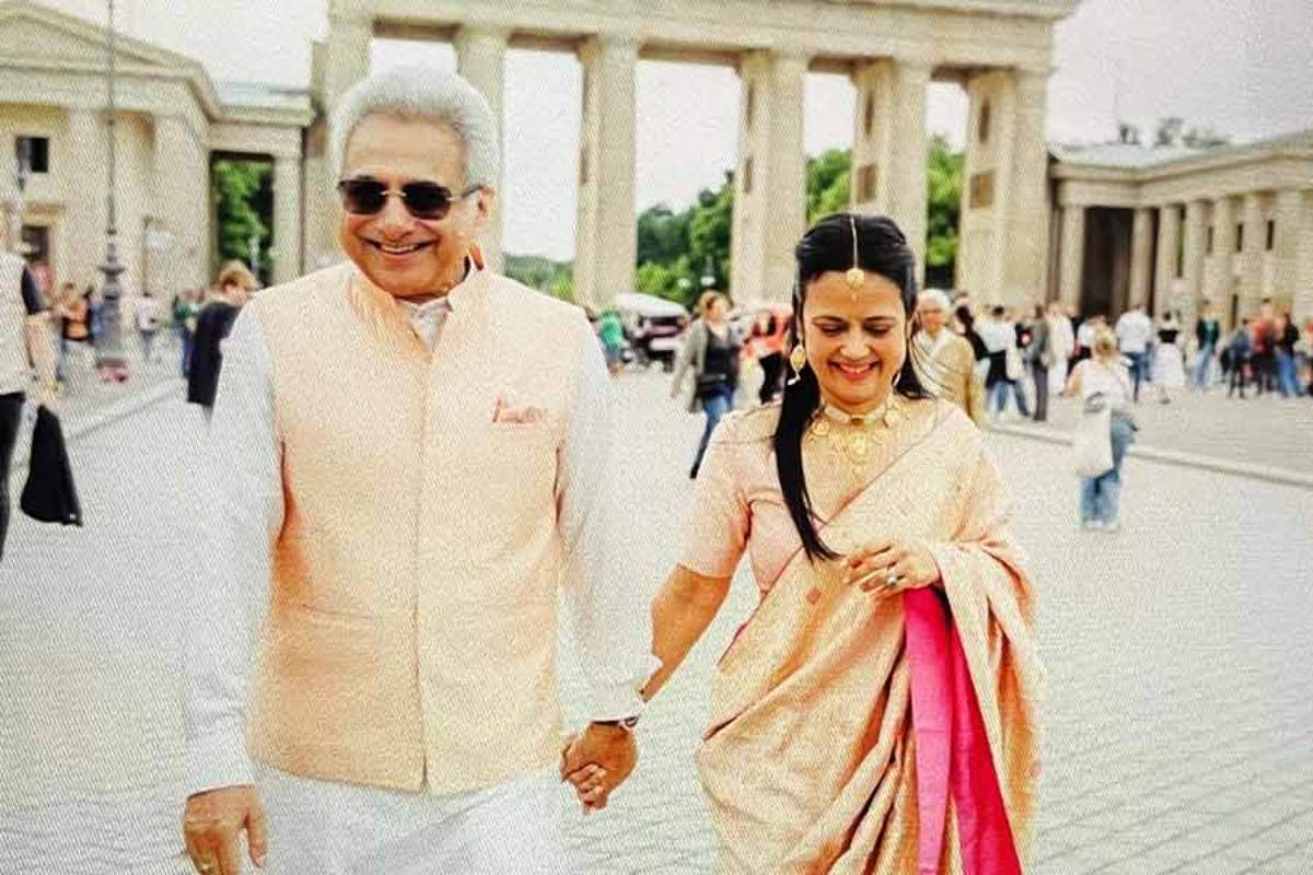 महुआ मोइत्रा ने की शादी, 65 साल के पिनाकी मिश्रा से जर्मनी में गुपचुप विवाह किया, एक-दूसरे का हाथ थामे दोनों की तस्वीरें वायरल