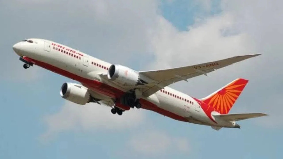 फिर संकट में आई सैकड़ों यात्रियों की जान: लंदन जा रही एअर इंडिया की फ्लाइट बीच रास्ते से वापस मुंबई लौटी, 3 घंटे तक आसमान में लगाते रही चक्कर