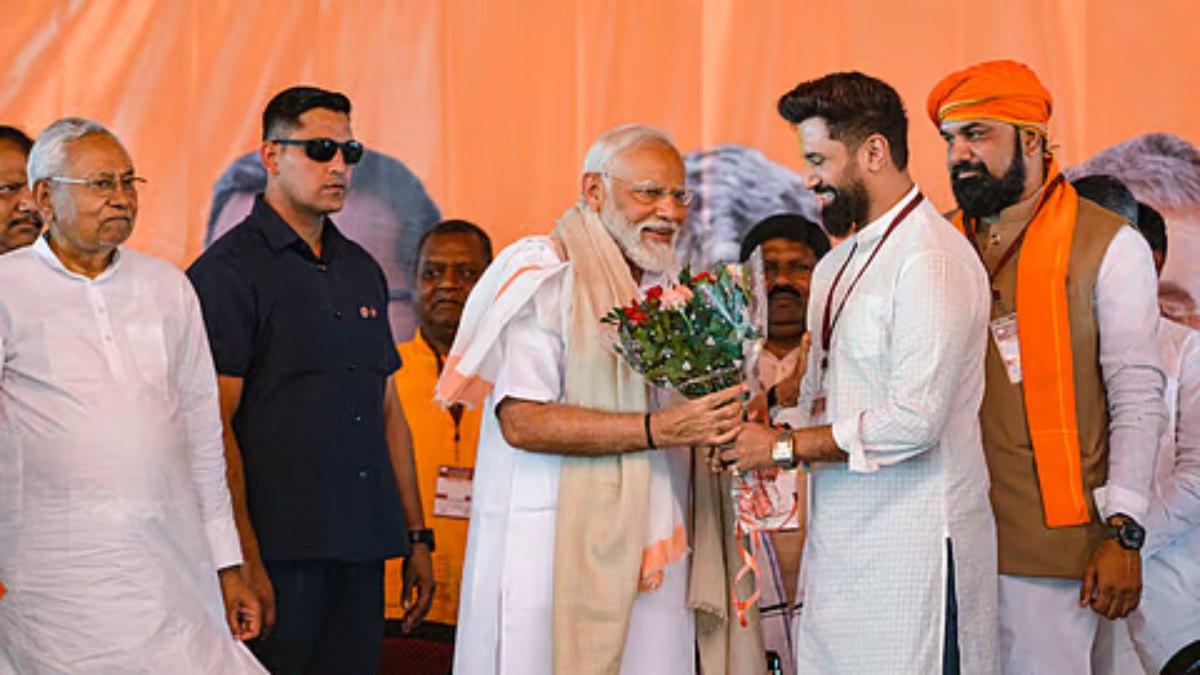 Bihar Election: NDA में शुरू हुआ सिर फुटव्वल, राजद नेता बोले- महागठबंधन में CM के उम्मीदवार तेजस्वी यादव