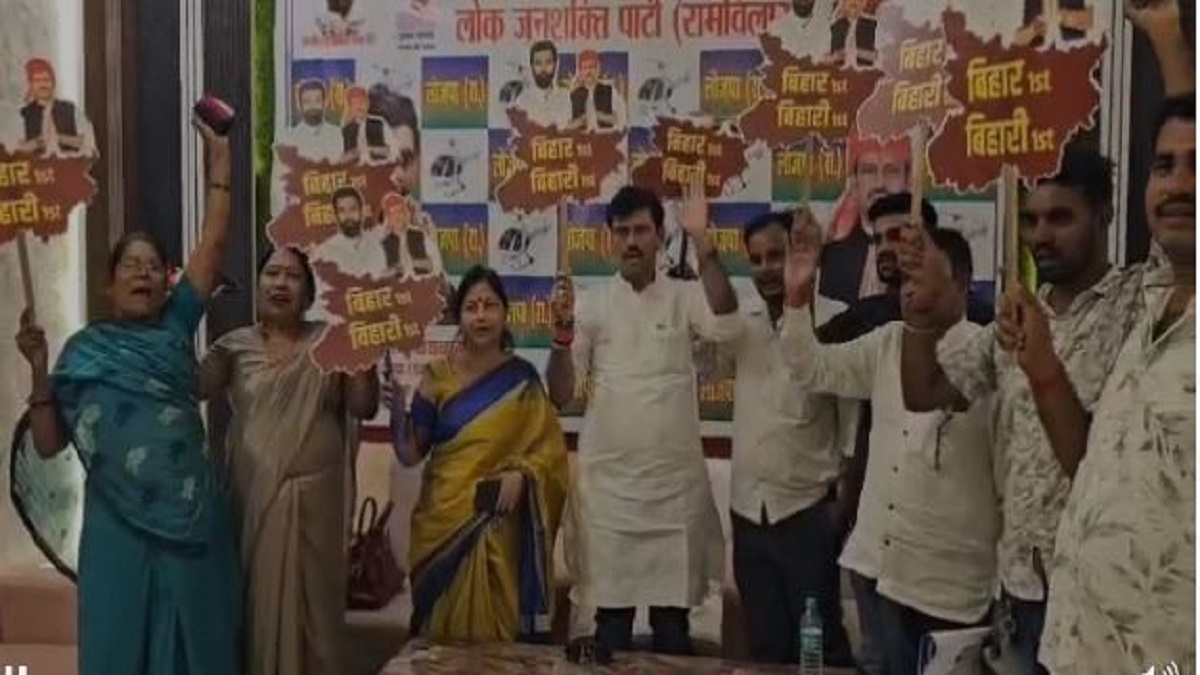 Nav Sankalp Mahasabha : रोहतास के कार्यकर्ता आरा में शक्ति प्रदर्शन के लिए रवाना