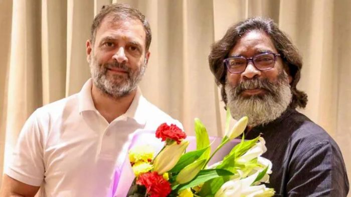 झारखंड मुक्ति मोर्चा के भरोसे कांग्रेस की राजनीति ! JMM के बयान से राजनीतिक गलियारों में चर्चा तेज, बीजेपी ने ली चुटकी ….