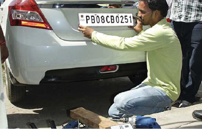 पंजाब : गाड़ियों में नंबर प्लेट नहीं, तो पेट्रोल भूल जाइये