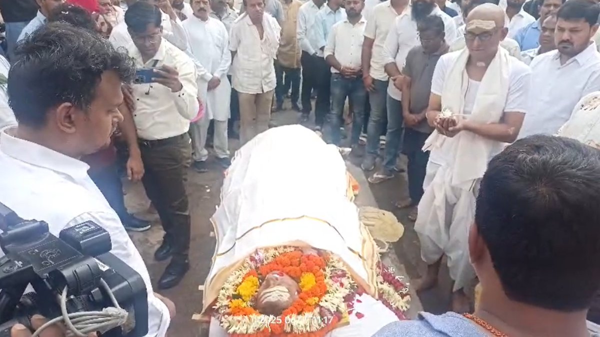 छत्तीसगढ़ के प्रसिद्ध हास्य कवि पद्मश्री डॉ. सुरेंद्र दुबे हुए पंचतत्व में विलीन… 