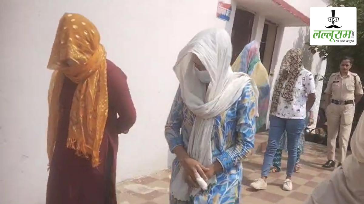 मारपीट मामले की जांच में हुआ सेक्स रैकेट का खुलासा: स्मार्टफोन में मिले 250 से ज्यादा अश्लील फोटो-वीडियो, व्हाट्सएप से तय होता था सौदा, पुलिस ने 5 युवतियों को किया गिरफ्तार