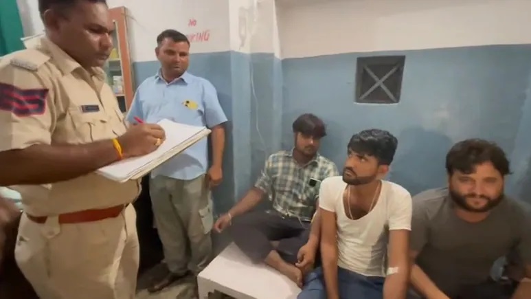 Rajasthan News: जयपुर ग्रामीण में मिठाई खाने से 12 से ज्यादा लोग बीमार, फूड पॉइजनिंग की आशंका