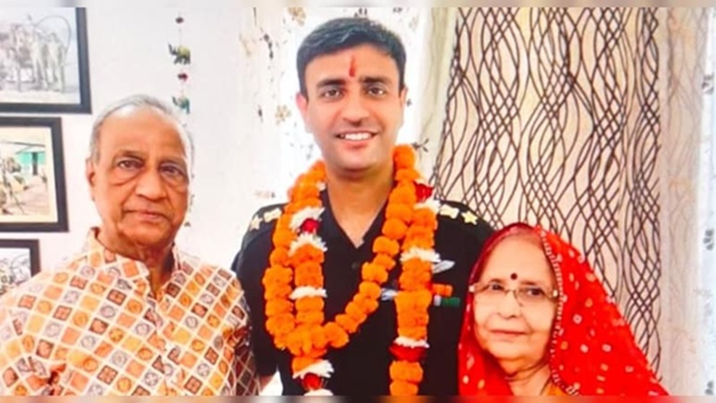 Kedarnath Helicopter Crash: पायलट राजवीर सिंह का पार्थिव शरीर आज पहुंचेगा जयपुर, भाई ने घड़ी और अंगूठी से की पहचान
