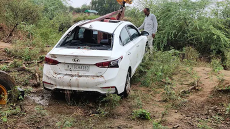 Rajasthan News: जोधपुर में मानसूनी बारिश बनी आफत: मंदिर दर्शन को जा रहे परिवार की कार बही, तीन की मौत