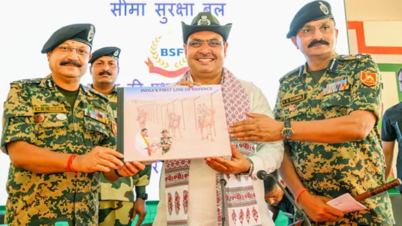 Rajasthan News: जैसलमेर में CM भजनलाल शर्मा का दौरा, BSF जवानों से मुलाकात, सुनीं जनता की समस्याएं