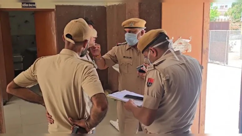 Rajasthan News: ल‍िव इन र‍िलेशनश‍िप में रह रही मह‍िला की फंदे पर लटकते म‍िली लाश, पहले से थी शादीशुदा