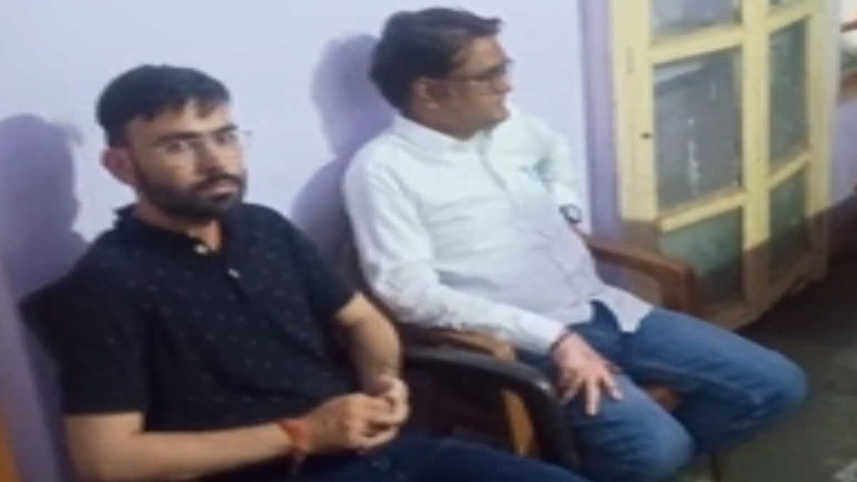Rajasthan News: जयपुर एसीबी की बड़ी कार्रवाई; गंगापुर सिटी में LDC और वकील 75,000 रुपये की रिश्वत लेते रंगे हाथों गिरफ्तार
