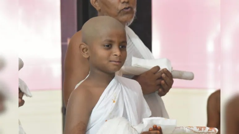 Rajasthan News: भांडवपुर जैन तीर्थ में 12 साल के आदित्य ने अपनाया संयम का मार्ग, बने मुनि पूर्णानंद विजय