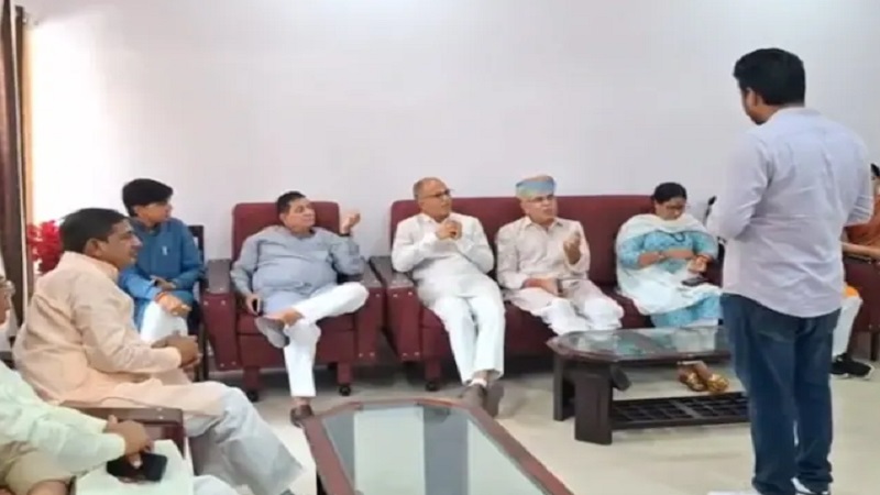 Rajasthan News: जल संकट पर सख्त हुए जलदाय मंत्री कन्हैयालाल चौधरी, अधिकारी को दी सस्पेंशन की चेतावनी