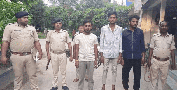 Bihar News: राहगीरों से हथियार के बल पर लूटपाट करने वाले 3 अपराधियों को पुलिस ने किया गिरफ्तार