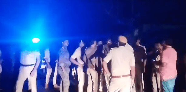 Bihar News: दो समुदायों के बीच जमकर हुई मारपीट, भारी संख्या में पुलिस बल तैनात