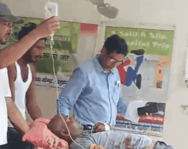 Bihar News: 2 ट्रकों की होड़ में बाइक सवार चपेट में आया, गंभीर हालत में रेफर
