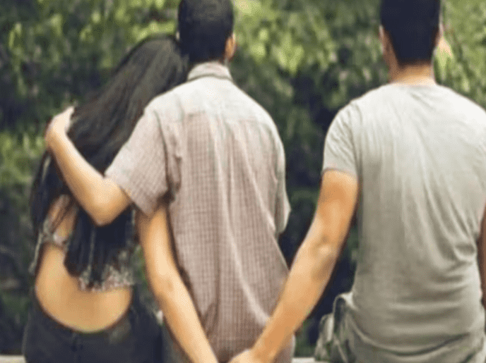 Bihar News: नौकरी लगते ही पत्नी ने तोड़े सारे रिश्ते, प्रेमी के लिए पति और बेटी को भी छोड़ा