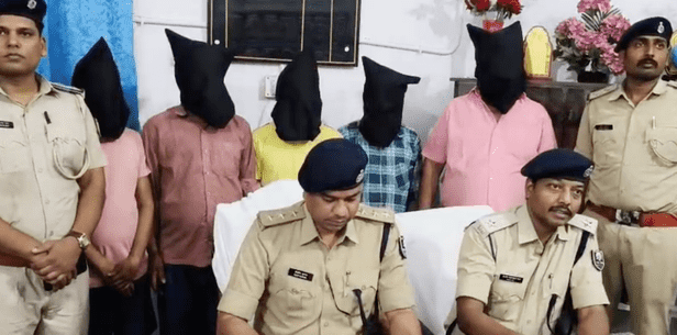 Bihar News: सोने-चांदी के आभूषण के साथ 5 अपराधी गिरफ्तार, खगड़िया और बेगूसराय के रहने वाले हैं अपराधी