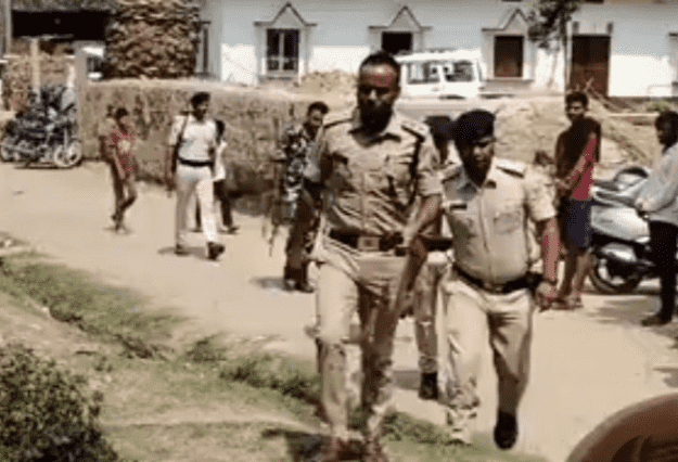 Bihar News: बक्सर में किसान की हत्या, सीढ़ियों के पास मिला खून से लथपथ शव
