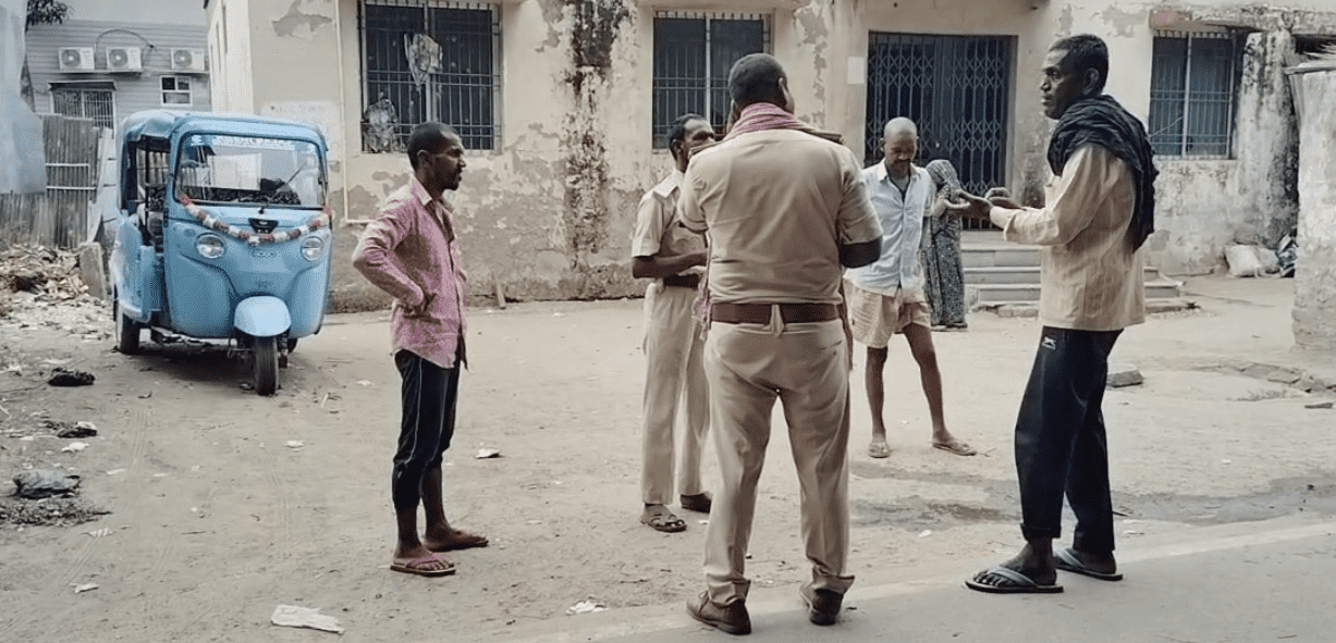 Bihar News: सड़क किनारे से पुलिस ने अज्ञात महिला का शव किया बरामद, इलाके में फैली सनसनी