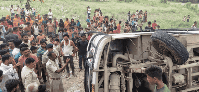 Bihar News: मोतिहारी में हुआ बड़ा सड़क हादसा, यात्रियों से भरी बस पलटी, 15 लोग हुए घायल
